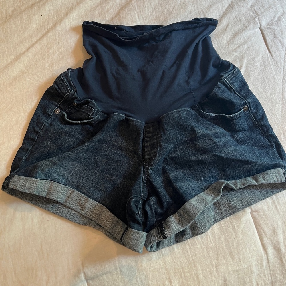 Maternity denim shorts (over the belly)